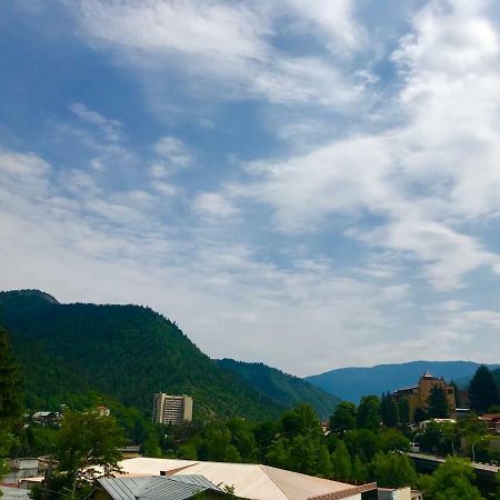 ホテル Borjomi Central エクステリア 写真