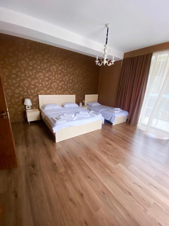 ホテル Borjomi Central エクステリア 写真
