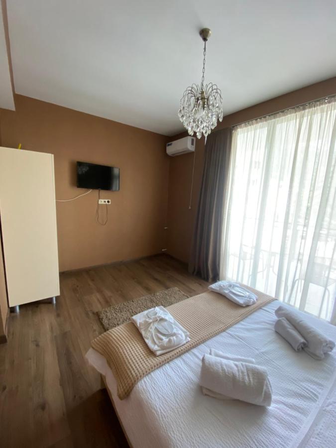 ホテル Borjomi Central エクステリア 写真