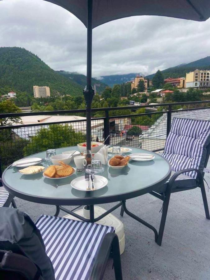 ホテル Borjomi Central エクステリア 写真