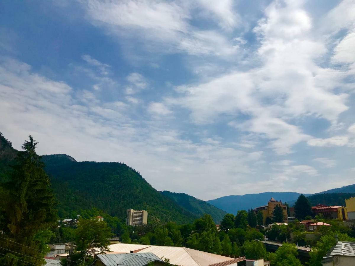 ホテル Borjomi Central エクステリア 写真